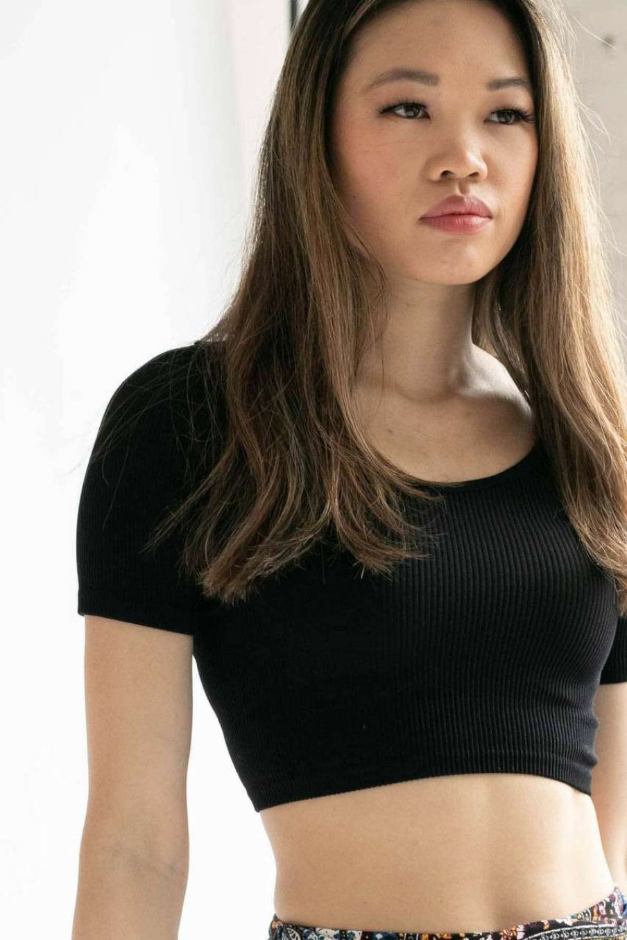 Women * | Cut-Price Black Ribbed Seamless Scoop Neck Crop Tee